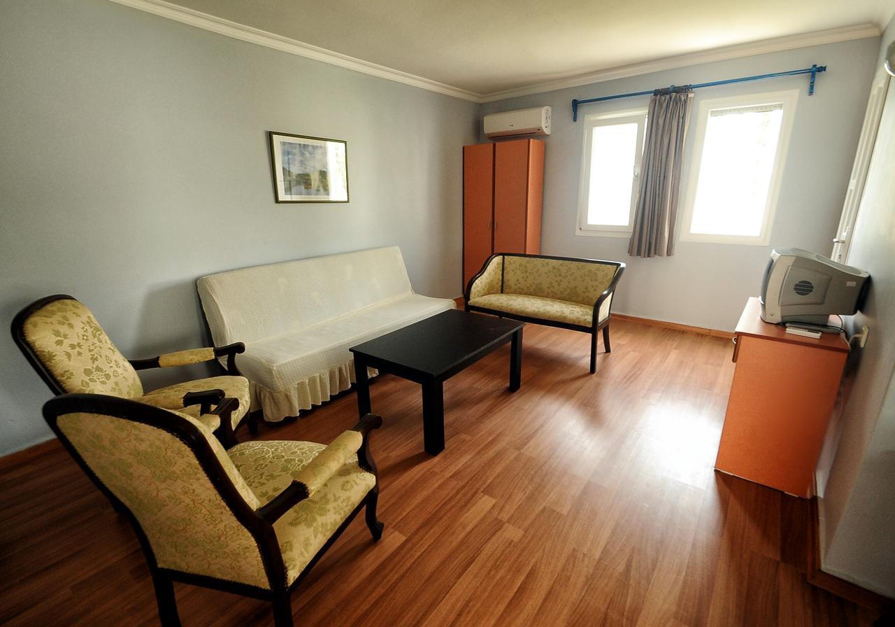 Hanedan Flora Apart Hotel Foca Exterior photo